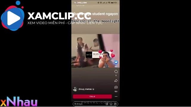 Các cháu liều quá đụ nhau ngay trong quán nước mới ghê