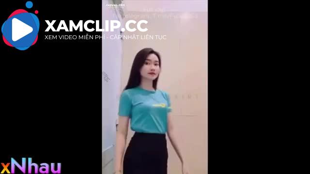 Em nhân viên TGDD show hàng cực nét