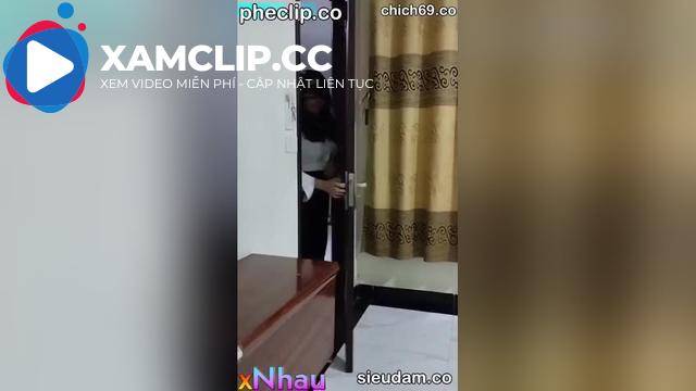 67,67chị gái kế toán báo cáo tài chính cho giám đốc trong khách sạn