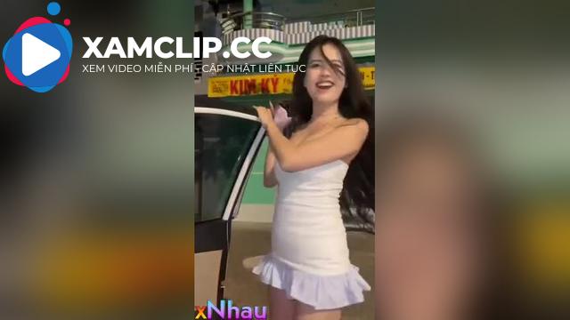 Khoe vú mới làmvà bị con bạn đập vụ bự