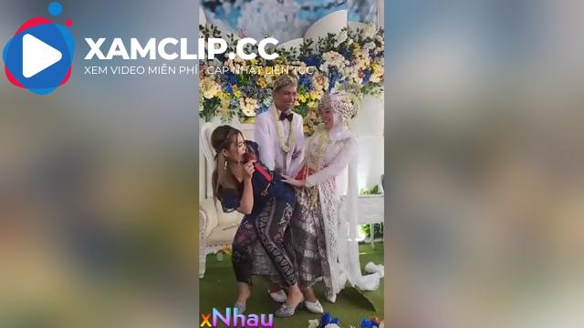 Chị dâu lên sân khấu chúc mừng đám cưới 2 em