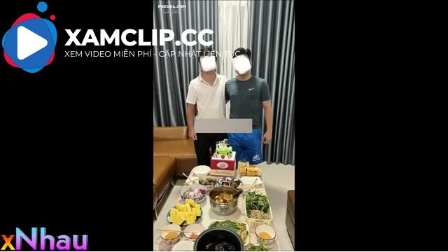 Cho vợ địt với cậu sinh viên to khỏe chồng đứng quay clip