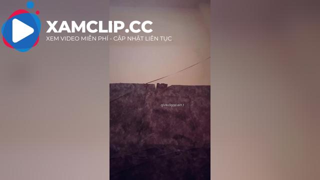 Mẫn Nghi banh háng sẵn sàng chờ anh tới húp sò rồi đụ