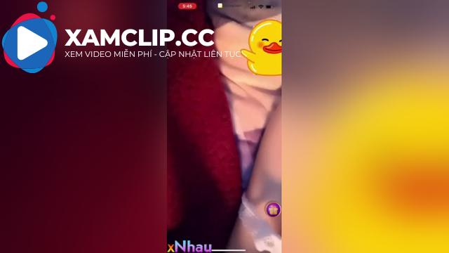 minh thư 2k8 mới lớn đã live app show hàng thủ dâm với bím múp hồng hào