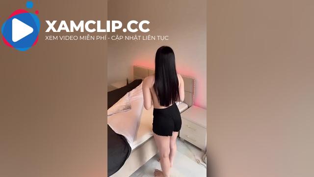 Can đảm lắm mới dám up clip quay lén con em thay đồ