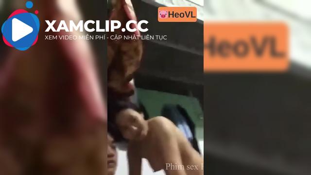 Cô vợ sung khoái với trai khi anh xã tăng ca