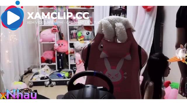 Nữ streamer vì quên không tắt livestream mà hàng chục nghìn fan đã được 1 phen bổ mắ