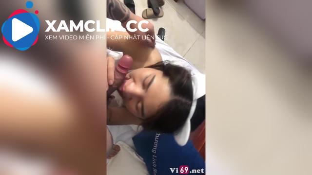 Mặc bộ đồ cáo chờ anh qua em say mê bú mút