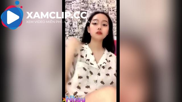 3.Em ily tiếp tục lên sóng phục vụ anh em nhìn em nó nổ cặk luôn rồi