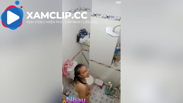 bé lam thật dâm bị quay rồi mà vẫn im lặng thật dâm