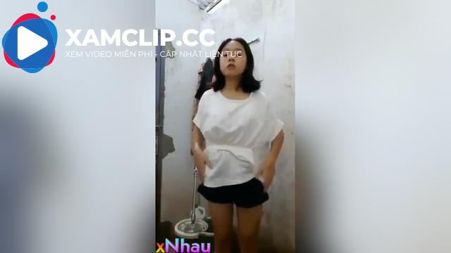 Em học sinh love 10 trường bổ tục thủ dâm trong nhà tắm