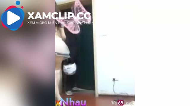 Em mặc sẵn bộ đồ nữ sinh chờ anh về rồi làm bồn chứa tinh cho anh