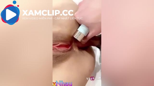 Không bao lút cán lỗ nhị anh còn dí máy rung vào bướm em 2