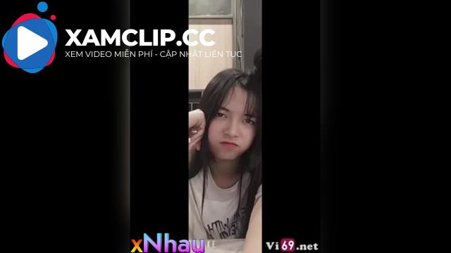 Lúc đầu em còn chống cự khi nhét chim vào miệng là ngoan ngoãn ngay #1