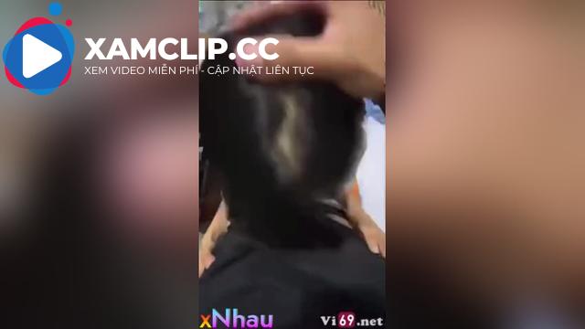 Ba mẹ vắng nhà bắt con em bú cặc sướng quá bắn voi miệng nó