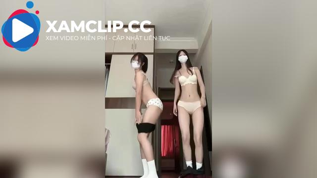 Thầy giáo giao bài tập về nhà môn khiêu vũ