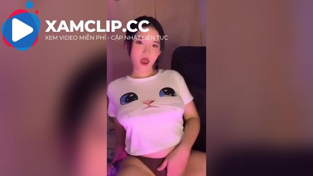 Chị gái đang tuổi hồi xuân móc bướm ướt nhẹp