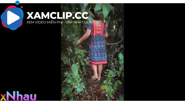 Phang tới tấp em gái dân tộc trong rừng