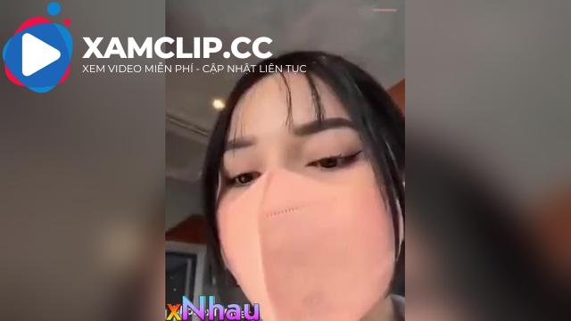 Ngồi trong quán cafe em cắm sextoy vào bướm sướng phê quá đã