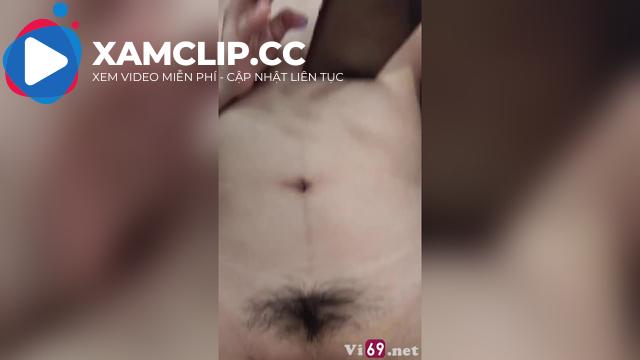 Chịch xong em trai không chịu rút chim ra cứ ngâm trong bướm làm chị dỗi
