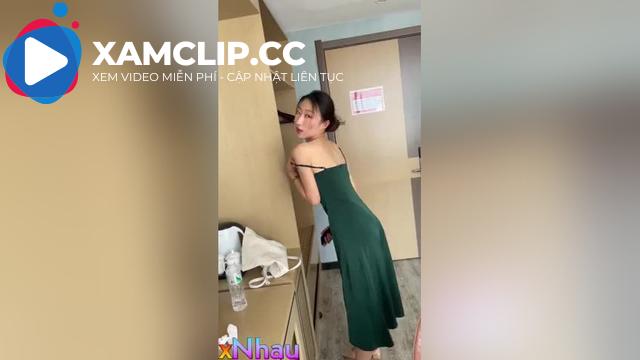 Nữ Quản Lý Dâm Đãng Quyến Rủ Thực Tập Sinh Năm 3