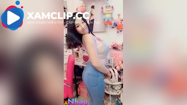 Gái Teen Móc Lồn Trong Căn Phòng Màu Hồng Nữ Tính
