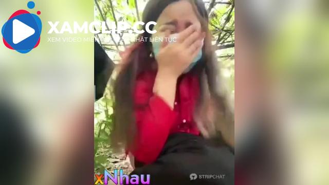Chị Gái Miền Tây Thủ Dâm Ngoài Vườn Vỗ Lồn Đen Đét