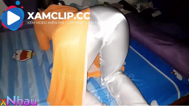 Địt Cô Giáo Ngữ Văn Trong Bộ Áo Dài Màu Vàngg