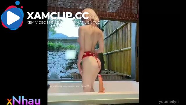 Clip thủ dâm của mẹ cực nứng