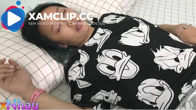 Loạn luân anh trai bỏ thuốc mê em gái rồi địt sướng quá xuất tinh luôn