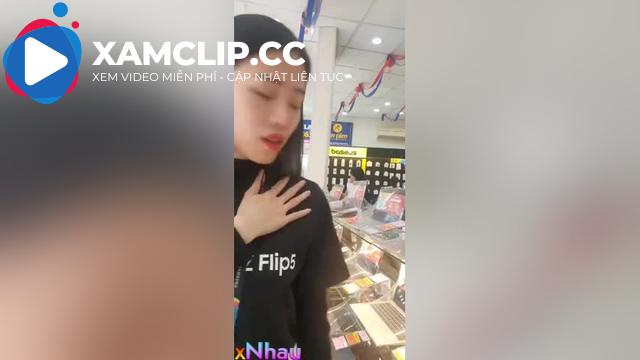 Quay Lén Nhân Viên Fpt Mặc Quần Lót Lọt Khe Đen Đi Làmm