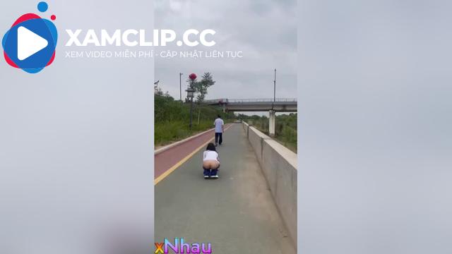 Em học sinh nghiện public móc lồn sau ông già