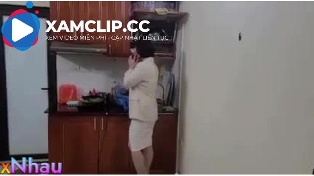 Đang Chịch Với Anh Thợ Sửa Nước Thì Chồngg Về