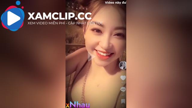 Em gái nghiện tiktok