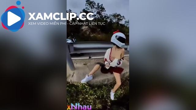 Em gái biker public thủ dâm ngoài đèo