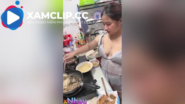 Cô Vợ Đảm Đang Nấu Ăn Ngon Dâm Đãng Trên Giườngg