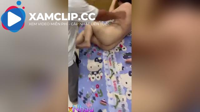 Chồng yếu sinh lý vợ kiếm trai địt trong nhà nghỉ bị chồng bắt tại chỗ