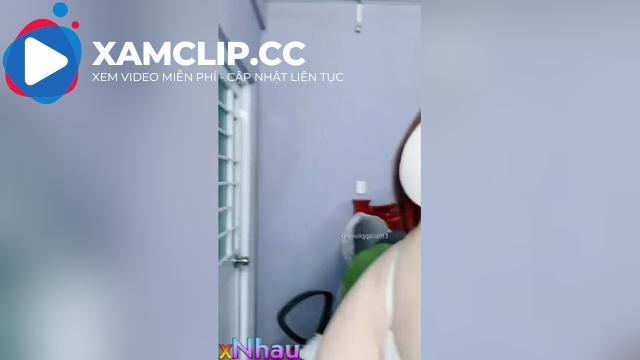 Em gái thích khoe lực xem cực phê