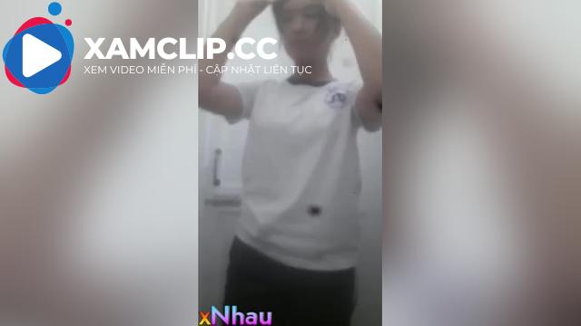 Clip Sex Thảo My Love 9 Thcs Tân Bình Thay Đồ Khoe Vú Trong Toilett