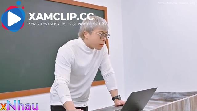Thầy Giáo Phạt Học Sinh Trang Điểm Loè Loẹt Khi Đi Học