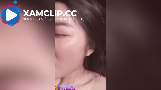 Xuất tinh vào đầy mặt con em ruột cực lì kích thích