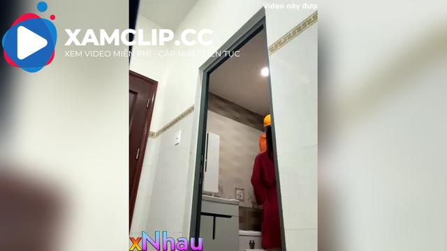 Cô chủ dâm đãng gạ phá trinh anh thợ điện