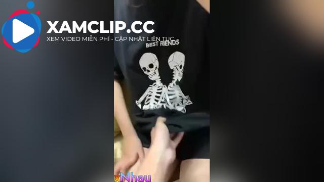 Địt con em khóc lóc rồi nhưng vẫn không tha mà địt càng nhiều