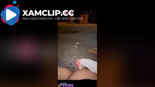 Em gái chs lớn móc lồn trước cửa nhà suýt thì bị phát hiện