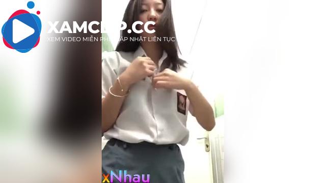 Học sinh thủ dâm trong WC trường bị phát hiện p2