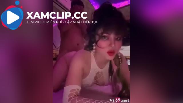 Cô đồng Trang xinh ban ngày hầu đồng tối thác loạn với các anh #2