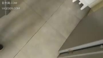 Quay lén toilet bị phát hiện và cái kết