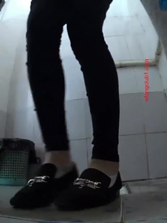 Quay lén toilet một em khá đẹp #1